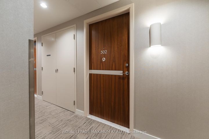 Photo 6 at 502 - 95 McMahon Drive, Bayview Village, Toronto