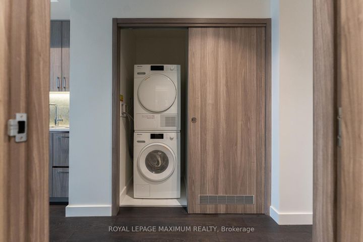 Photo 13 at 502 - 95 McMahon Drive, Bayview Village, Toronto