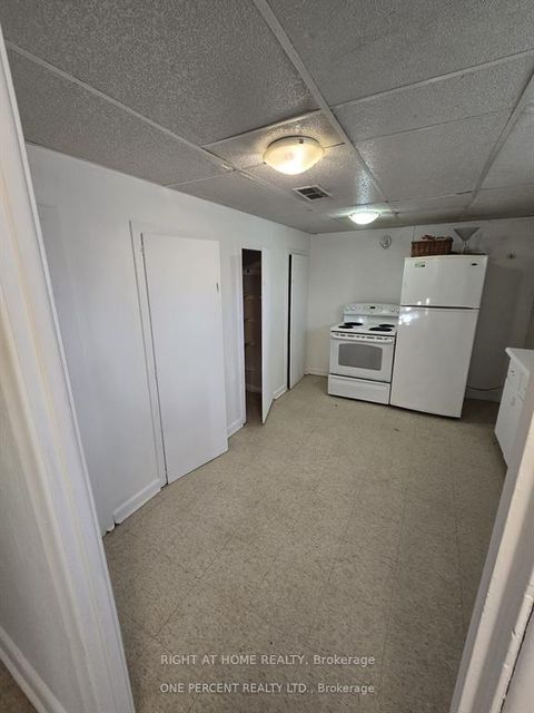 Photo 6 at 70 Bunnell Crescent, CFB, Toronto