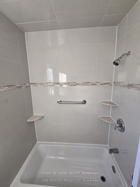 Photo 10 at 70 Bunnell Crescent, CFB, Toronto