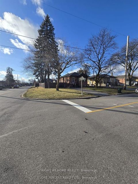 Photo 21 at 70 Bunnell Crescent, CFB, Toronto