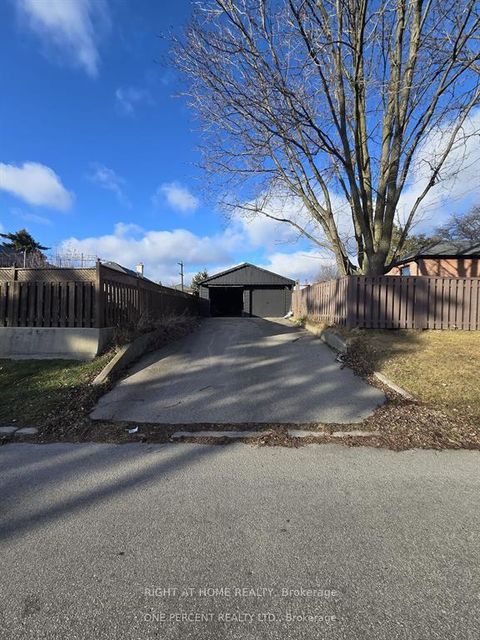 Photo 23 at 70 Bunnell Crescent, CFB, Toronto