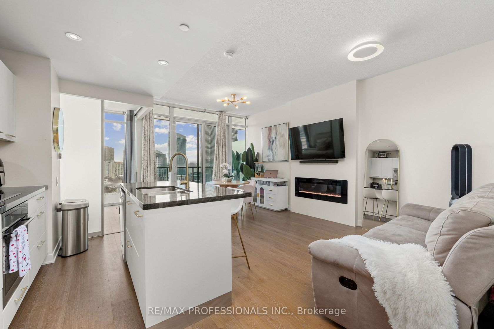 1810 - 90 Park Lawn Road, Mimico, Toronto 