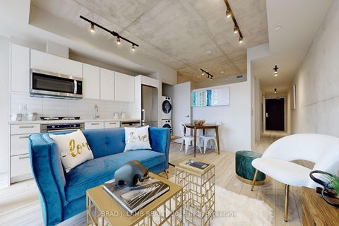 Photo 4 at 202 - 458 Richmond Street W, Waterfront Communities C1, Toronto