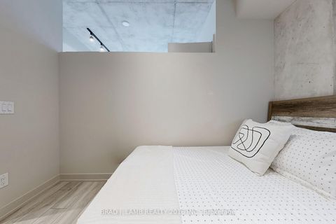 Photo 13 at 202 - 458 Richmond Street W, Waterfront Communities C1, Toronto