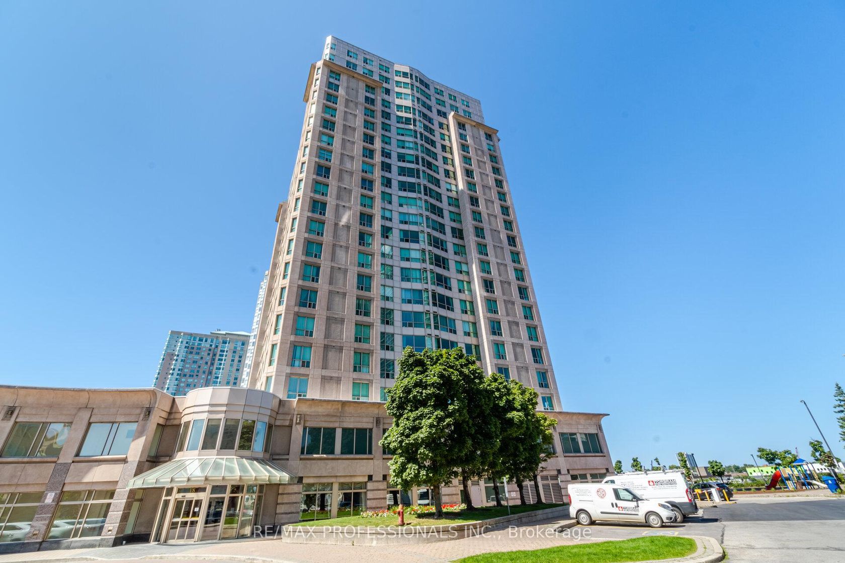 1705 - 18 Lee Centre Drive, Woburn, Toronto 