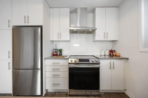 Photo 7 at 171 - 20 Lloyd Janes Lane, New Toronto, Toronto