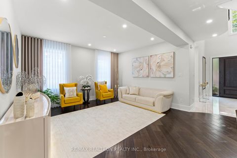 Photo 5 at 63 Willett Crescent, Mill Pond, Richmond Hill