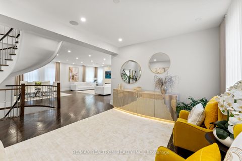 Photo 6 at 63 Willett Crescent, Mill Pond, Richmond Hill