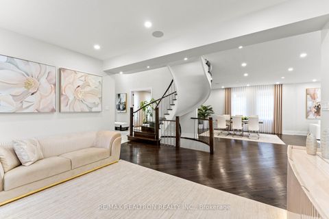 Photo 7 at 63 Willett Crescent, Mill Pond, Richmond Hill