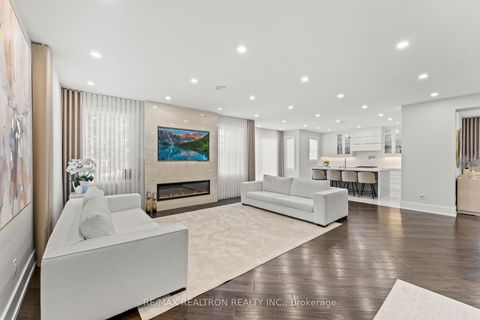 Photo 13 at 63 Willett Crescent, Mill Pond, Richmond Hill