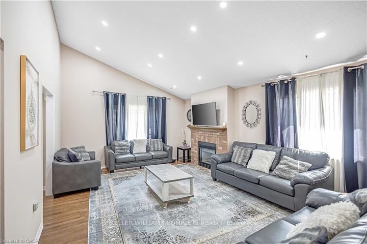 Photo 5 at 375 SILVERBIRCH Boulevard, Rural Glanbrook, Hamilton