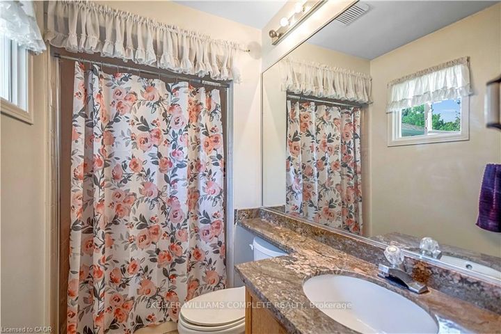 Photo 20 at 375 SILVERBIRCH Boulevard, Rural Glanbrook, Hamilton