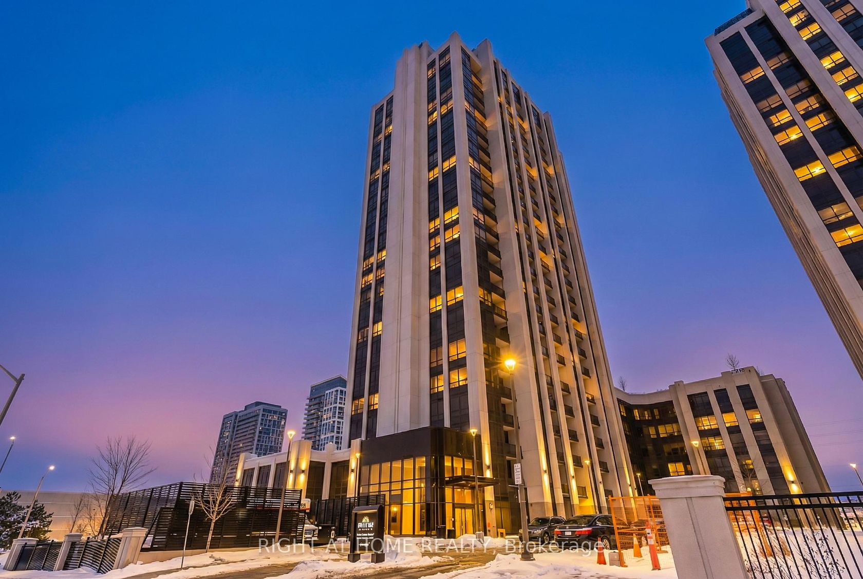 2309 - 9075 Jane Street, Concord, Vaughan photo 2