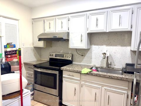 Photo 9 at 108 - 10 Eddystone Avenue, Jane Heights, Toronto