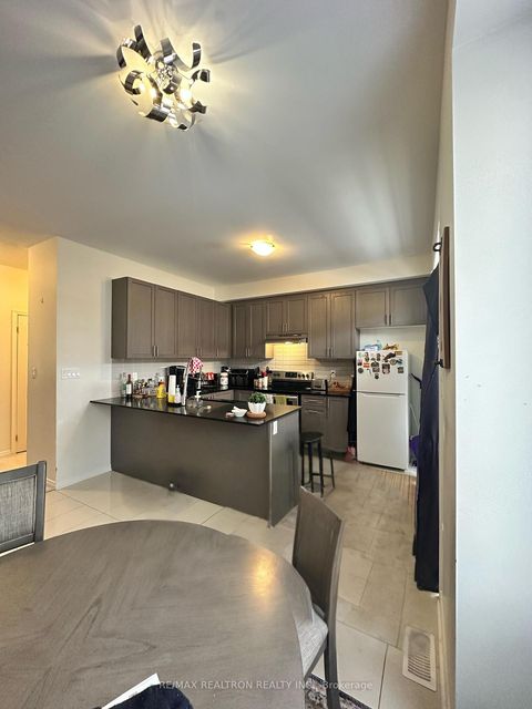 Photo 5 at 835 Atwater Path, Lakeview, Oshawa