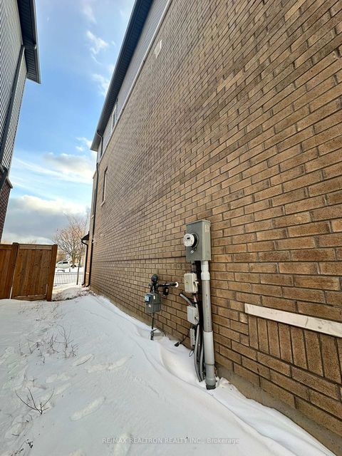 Photo 12 at 835 Atwater Path, Lakeview, Oshawa