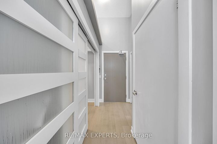 Photo 3 at G2 - 7 Kenaston Gardens, Bayview Village, Toronto