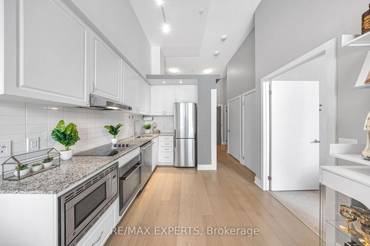 Photo 7 at G2 - 7 Kenaston Gardens, Bayview Village, Toronto