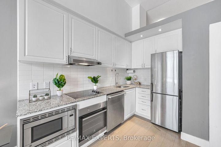 Photo 9 at G2 - 7 Kenaston Gardens, Bayview Village, Toronto