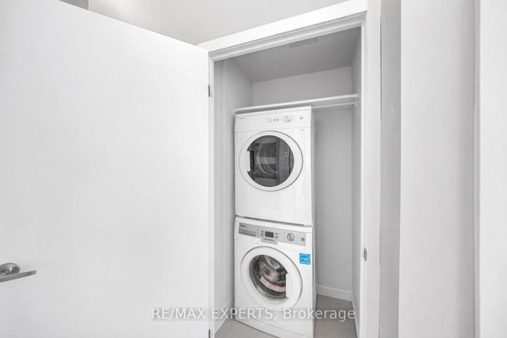 Photo 13 at G2 - 7 Kenaston Gardens, Bayview Village, Toronto