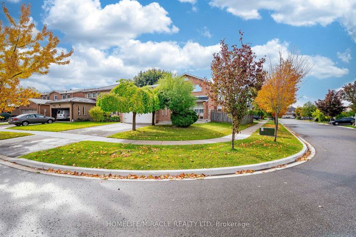 Photo 1 at 9 Ballycastle Crescent, Heart Lake West, Brampton