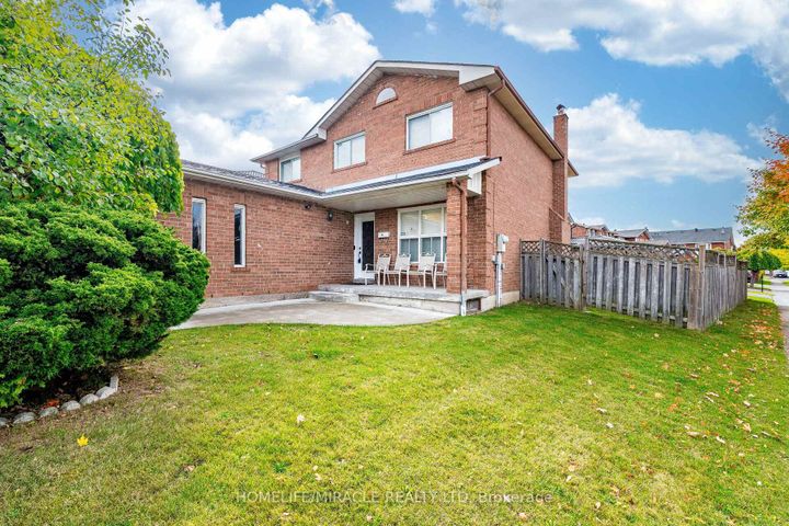 Photo 3 at 9 Ballycastle Crescent, Heart Lake West, Brampton