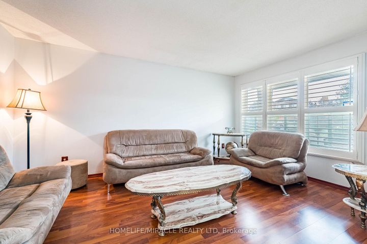 Photo 8 at 9 Ballycastle Crescent, Heart Lake West, Brampton