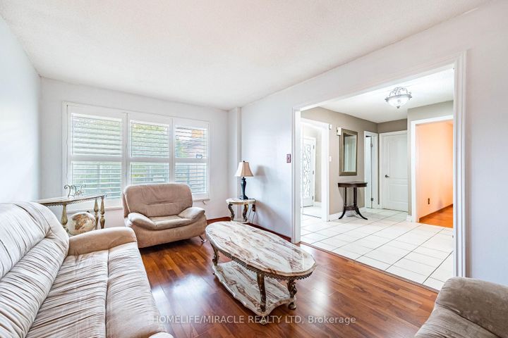 Photo 9 at 9 Ballycastle Crescent, Heart Lake West, Brampton