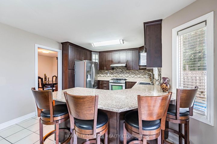 Photo 14 at 9 Ballycastle Crescent, Heart Lake West, Brampton