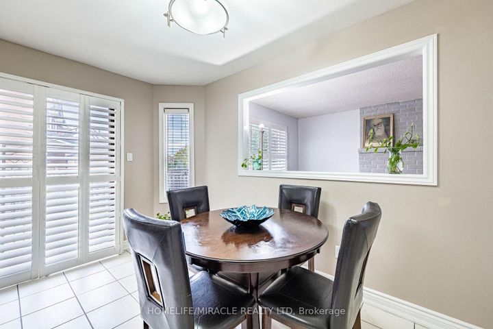 Photo 18 at 9 Ballycastle Crescent, Heart Lake West, Brampton