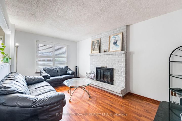 Photo 19 at 9 Ballycastle Crescent, Heart Lake West, Brampton