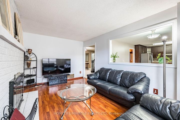 Photo 20 at 9 Ballycastle Crescent, Heart Lake West, Brampton