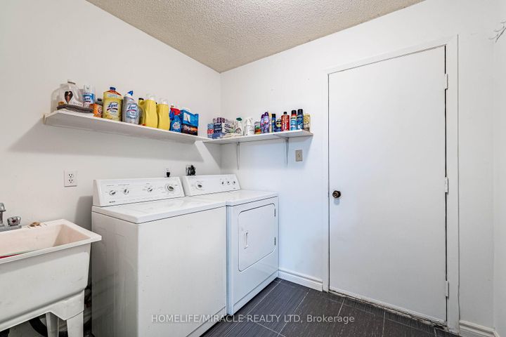 Photo 22 at 9 Ballycastle Crescent, Heart Lake West, Brampton