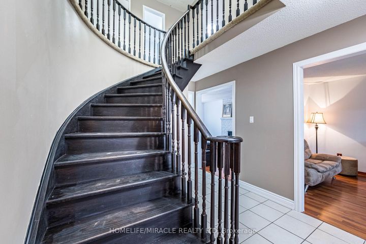 Photo 24 at 9 Ballycastle Crescent, Heart Lake West, Brampton