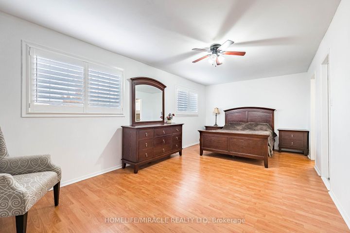 Photo 27 at 9 Ballycastle Crescent, Heart Lake West, Brampton