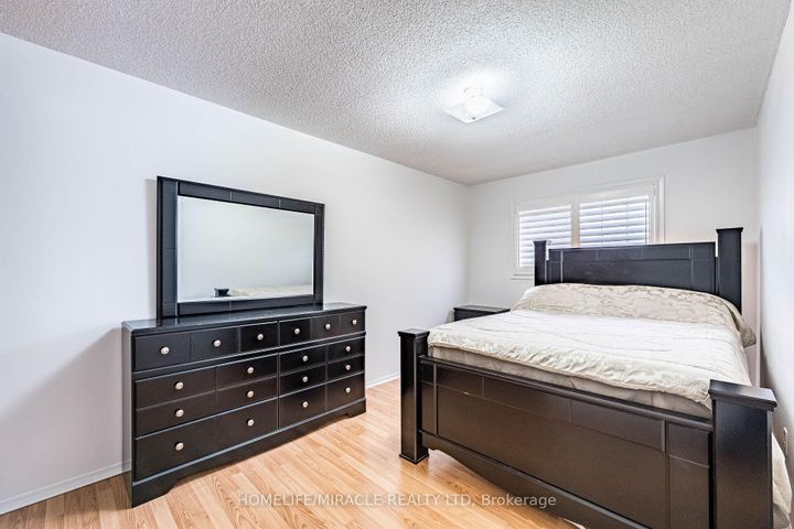 Photo 32 at 9 Ballycastle Crescent, Heart Lake West, Brampton