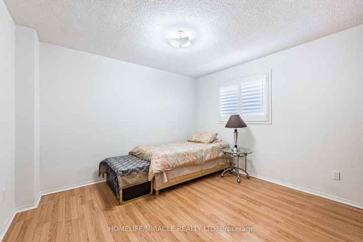 Photo 36 at 9 Ballycastle Crescent, Heart Lake West, Brampton