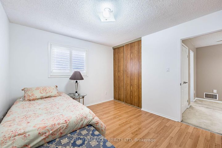 Photo 37 at 9 Ballycastle Crescent, Heart Lake West, Brampton