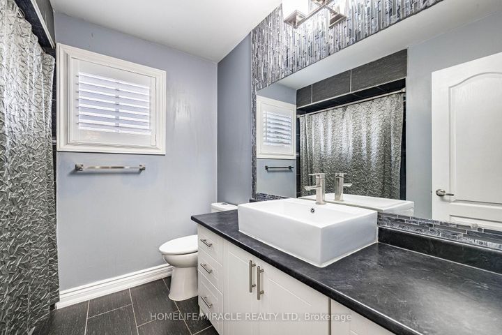 Photo 38 at 9 Ballycastle Crescent, Heart Lake West, Brampton