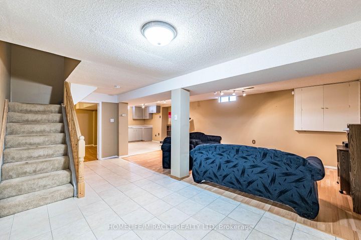 Photo 40 at 9 Ballycastle Crescent, Heart Lake West, Brampton