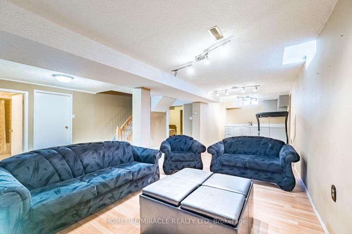 Photo 41 at 9 Ballycastle Crescent, Heart Lake West, Brampton