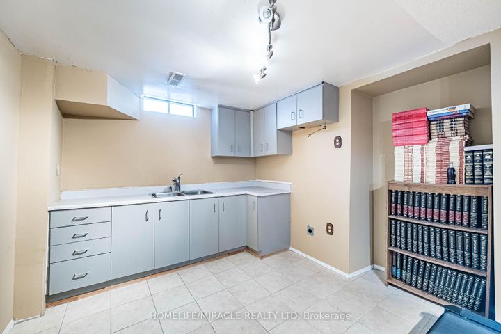 Photo 42 at 9 Ballycastle Crescent, Heart Lake West, Brampton