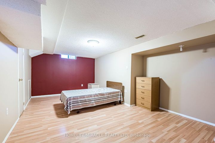 Photo 43 at 9 Ballycastle Crescent, Heart Lake West, Brampton