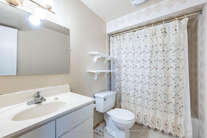 Photo 45 at 9 Ballycastle Crescent, Heart Lake West, Brampton