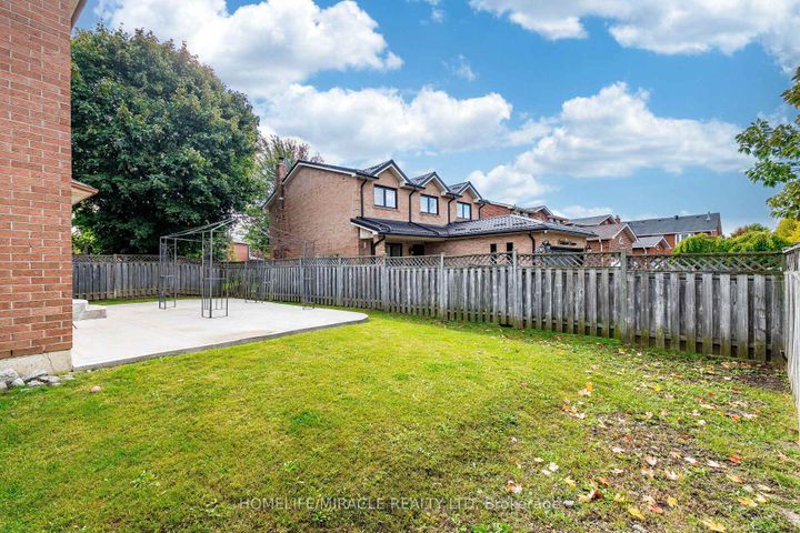 Photo 46 at 9 Ballycastle Crescent, Heart Lake West, Brampton