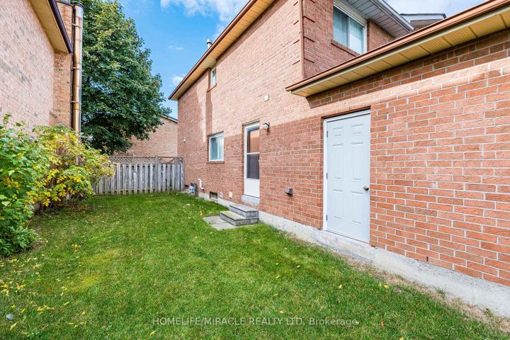 Photo 48 at 9 Ballycastle Crescent, Heart Lake West, Brampton