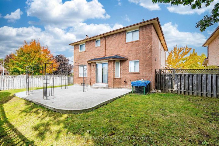 Photo 49 at 9 Ballycastle Crescent, Heart Lake West, Brampton