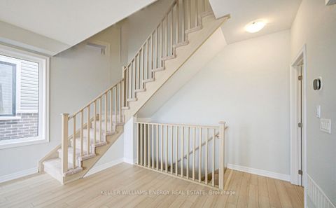 Photo 4 at 1210 Greentree Path, Kedron, Oshawa