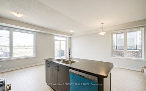 Photo 8 at 1210 Greentree Path, Kedron, Oshawa